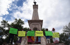 IMAGEN DEL DÍA | Protestan en contra de monumento a genocida indígena en Chihuahua