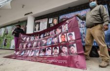 IMAGEN DEL DÍA | Colectivos de desaparecidos protestan por imposición en Comisión de Atención a Víctimas en Veracruz