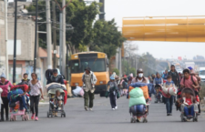 IMAGEN DEL DÍA | Llega caravana migrante a la Ciudad de México; choca con agentes policiales